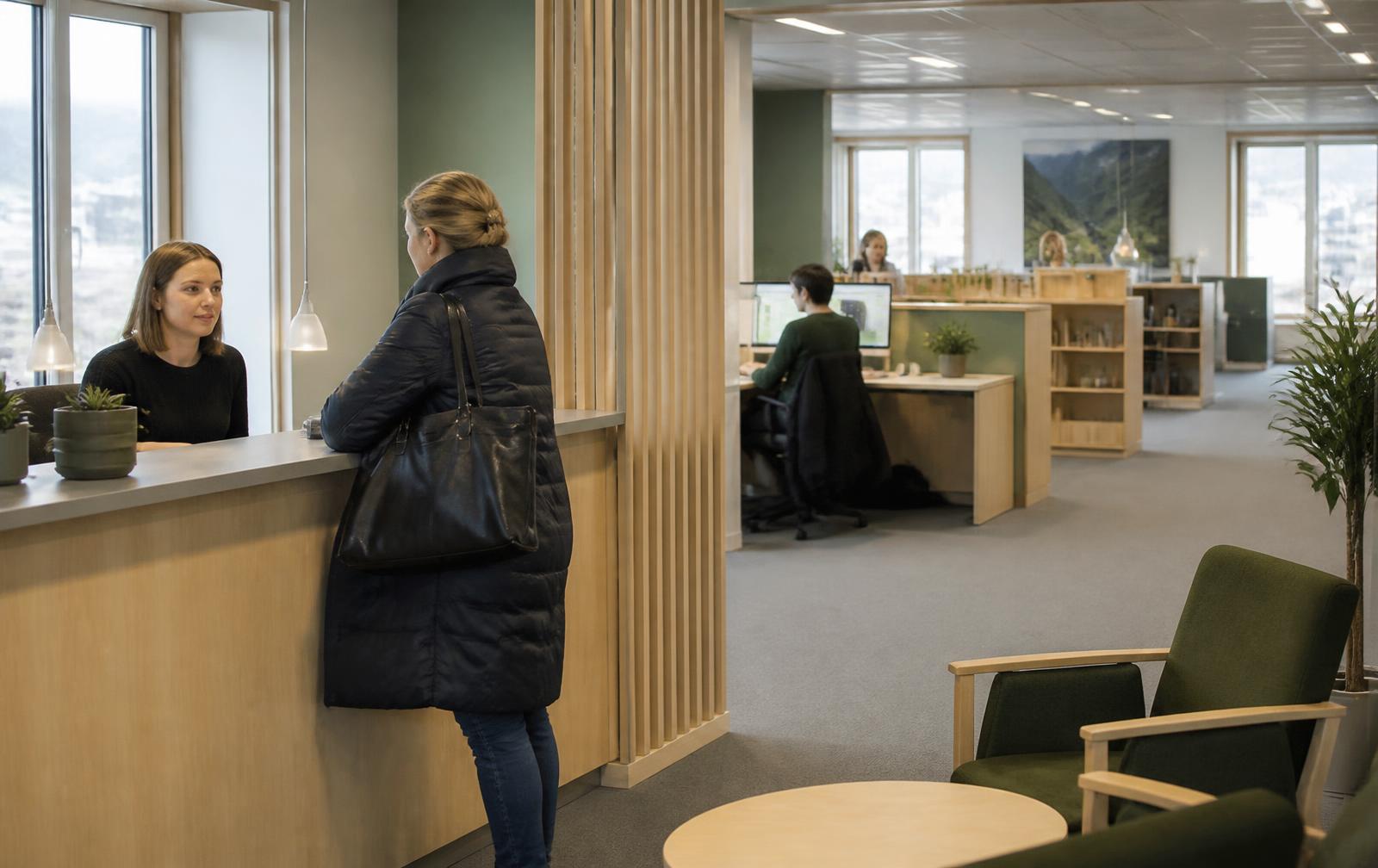 Ansatte i et kommunalt servicekontor med publikumsmottak